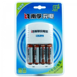 南孚（NANFU）5号4粒镍氢数码型2400mAh充电电池+充电器 充电套装 AA-4B+